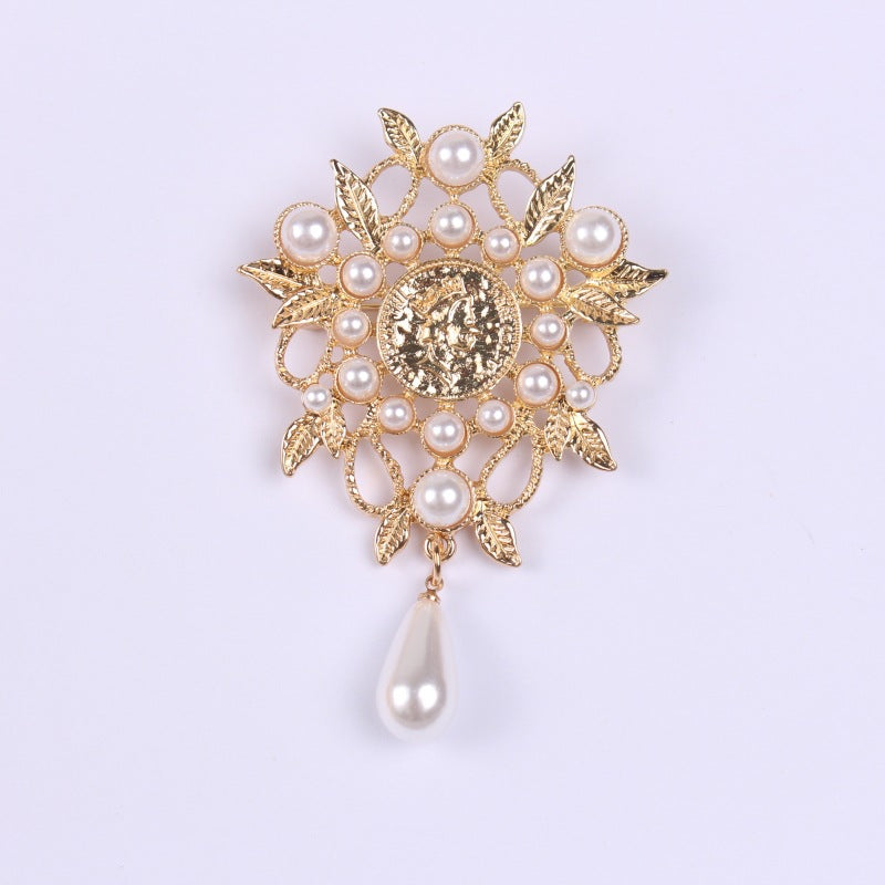 Design Court Retro Baroque Style Coat Brooch