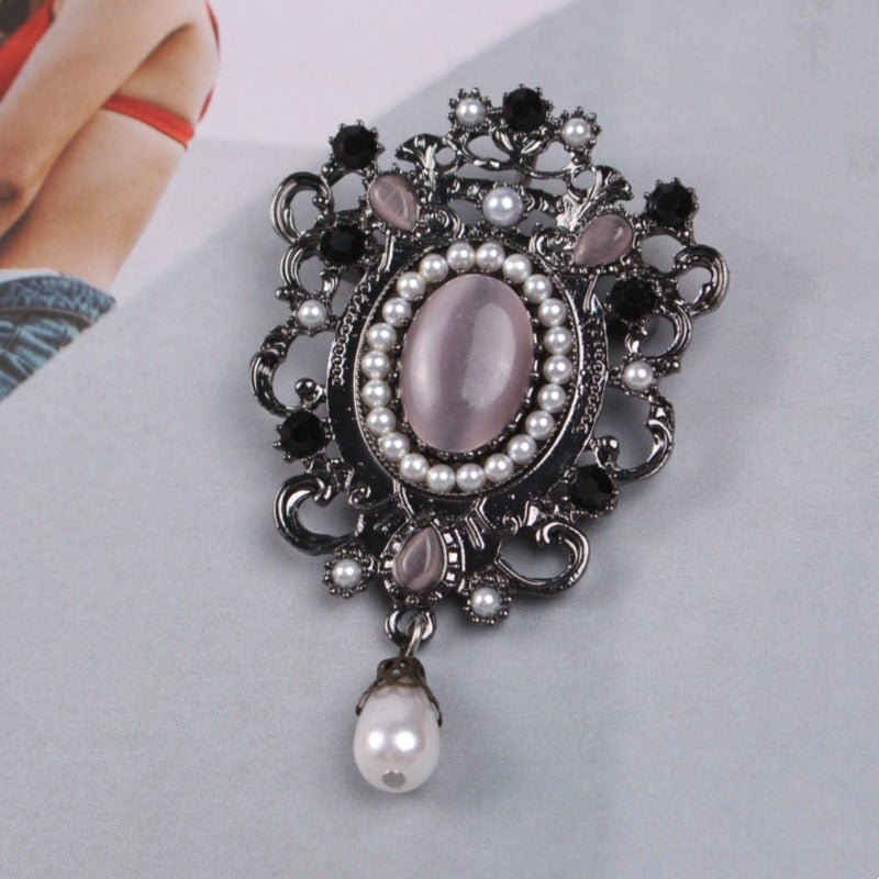 Design Court Retro Baroque Style Coat Brooch